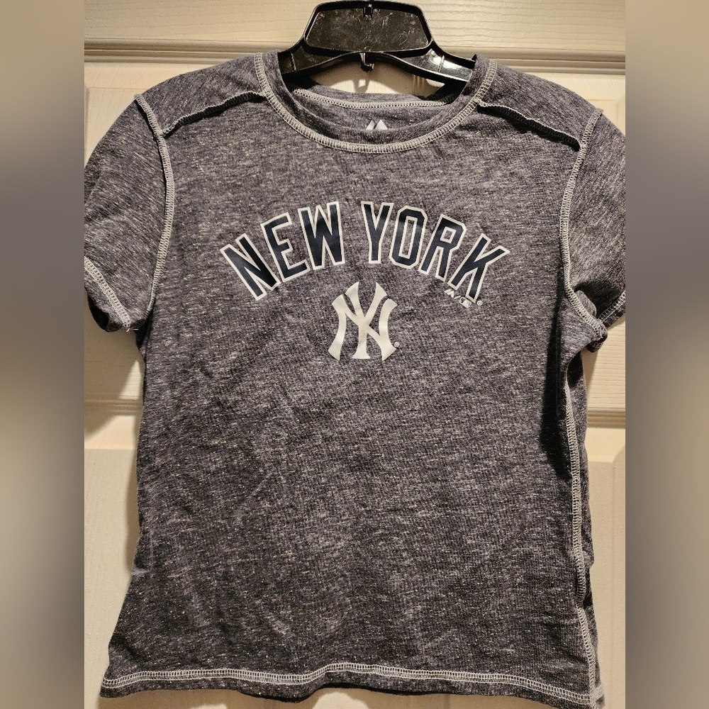 Yankees Size Small Womens T Shirt